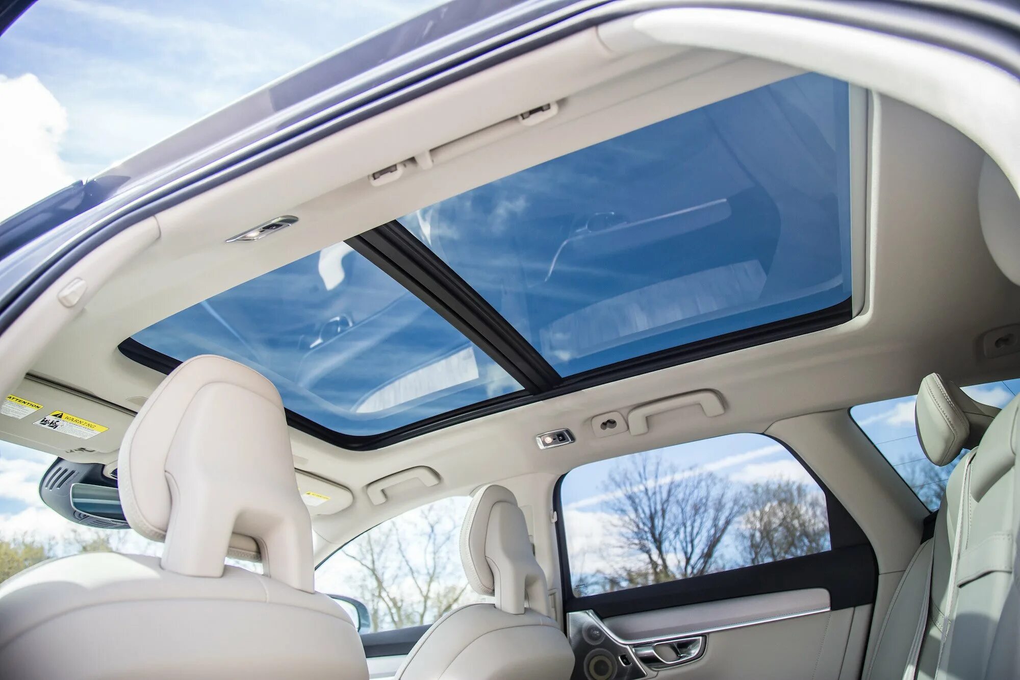 Автомобили с панорамной крышей. Volvo xc60 панорамная крыша. вольво xc90 с панорамной крышей. вольво хс90 с панорамной крышей. volvo xc90 люк.