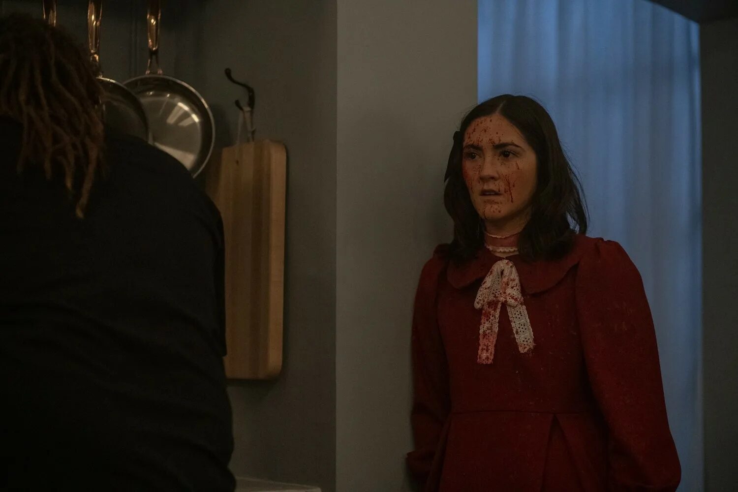 изабель фурман в фильме дитя тьмы. изабель фурман дитя тьмы 2022. дитя тьмы первая жертва на русском. дитя тьмы первая жертва на русском. дитя тьмы фильм 2022.