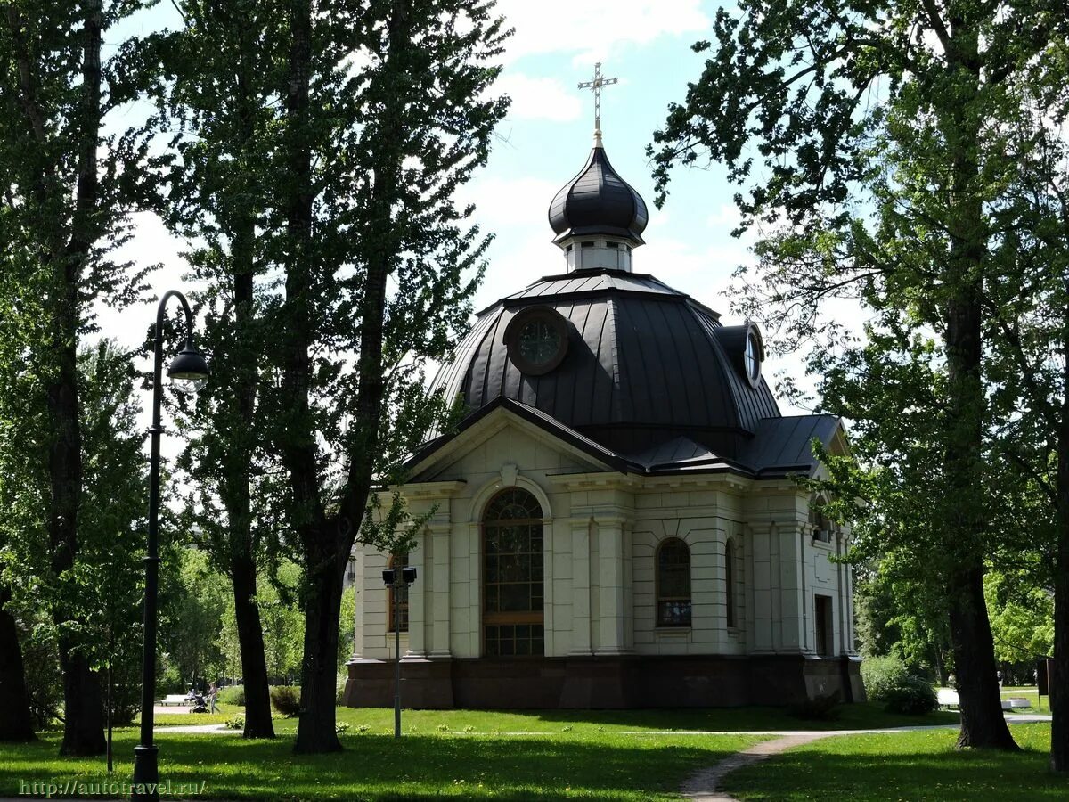 Русская община в санкт петербурге и ленинградской. Московский парк Победы Санкт-Петербург. Церковь парк Победы СПБ. Памятник Ротонда Московский парк Победы. Парк Победы СПБ часовня.