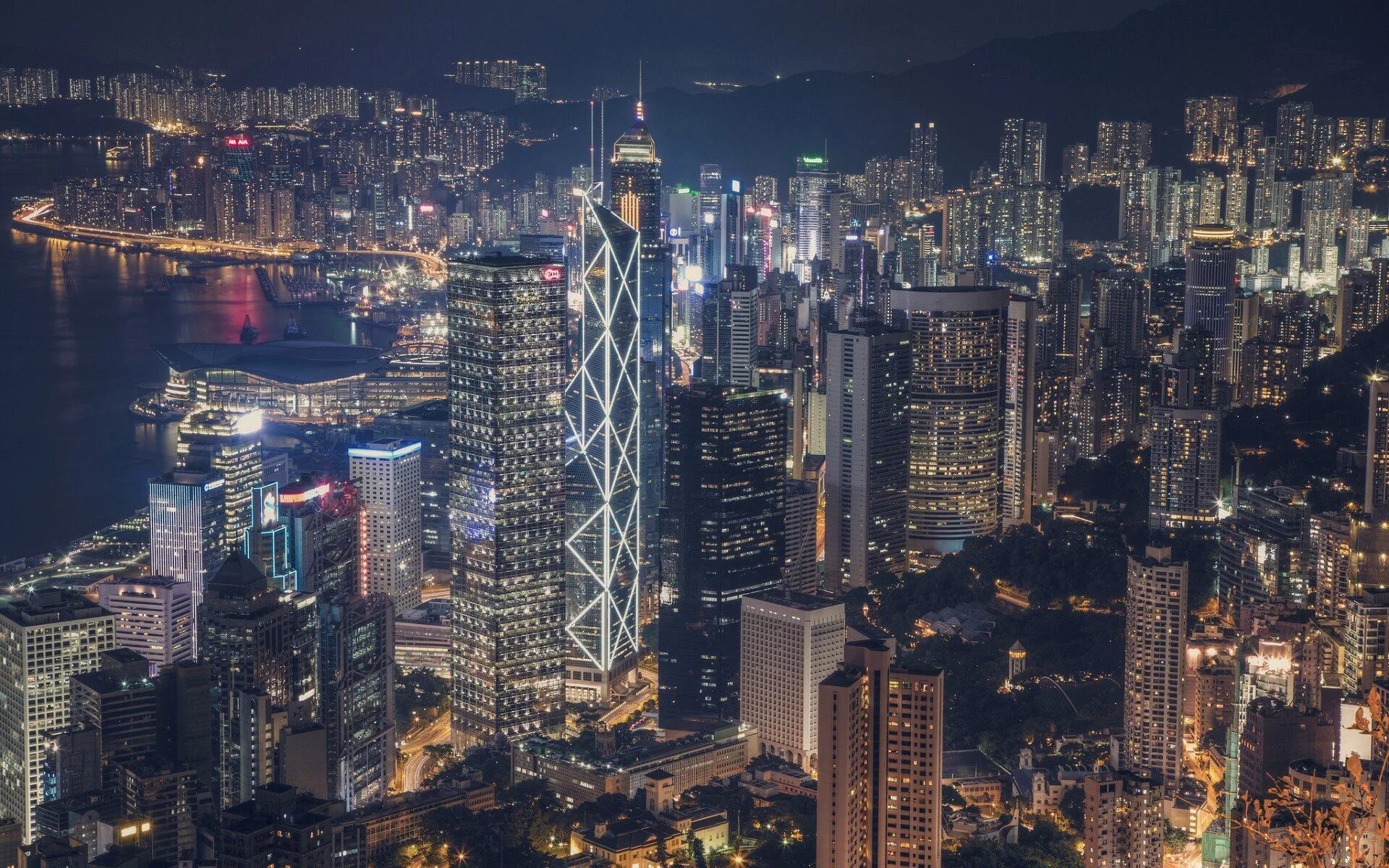 Небоскребы гонконга. Гонг Конг небоскребы. Небоскреб Гонконга скайскрепер. Ночной Гонконг небоскребы. Гонконг небоскребы ночью.