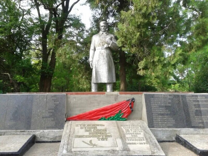 Дом станице марьинской. Село Марьино Джанкойский район. Памятники героям ВОВ В Джанкое Джанкойском районе. Станица Марьинская Ставропольский край площадь. Памятники в Джанкойском районе.