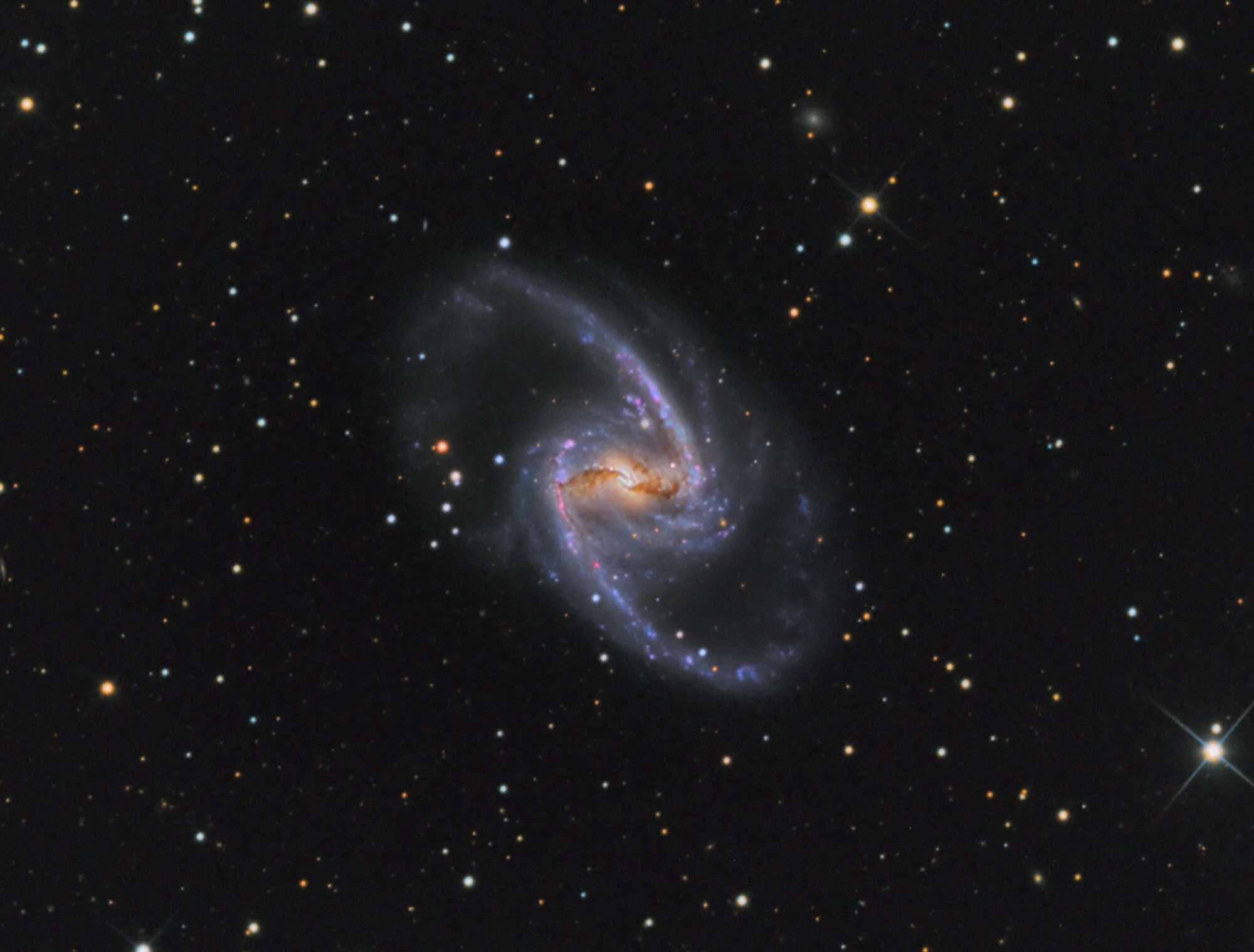 Спиральная Галактика NGC 3147. Галактика NGC 1566. Пересеченная спиральная Галактика ngc1365. Спиральная Галактика NGC 6744.