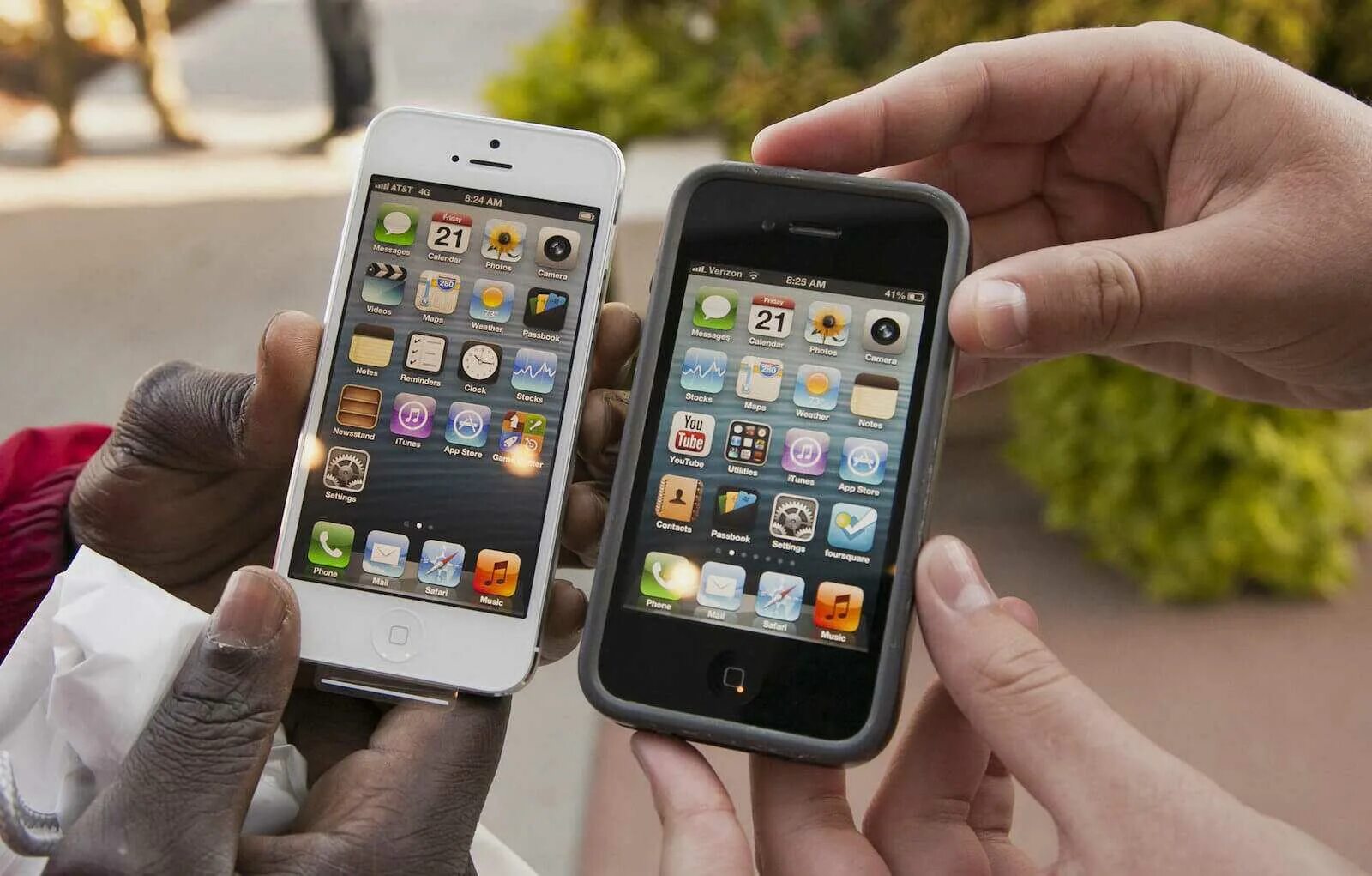 Когда вышли мобильные телефоны. Apple iphone 1. Айфон Apple 2012 года. Первый айфон. Самый первый айфон.