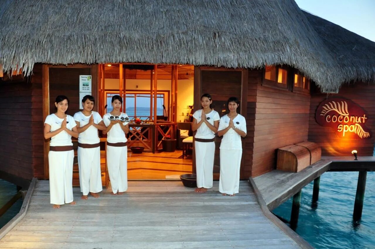 Thulhagiri island. Thulhagiri Island Resort. Thulhagiri Island Resort Spa 4. Коконут Мальдивы отель. Meeru Island Resort Spa.