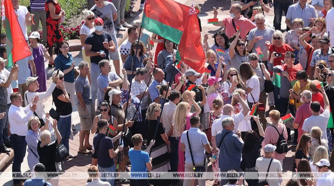 Митинг за Лукашенко в Минске. Митинг в Минске 16 августа 2020. Протесты в Белоруссии 2020 Лукашенко. Митинги в Беларуси 2020. Митинг августа