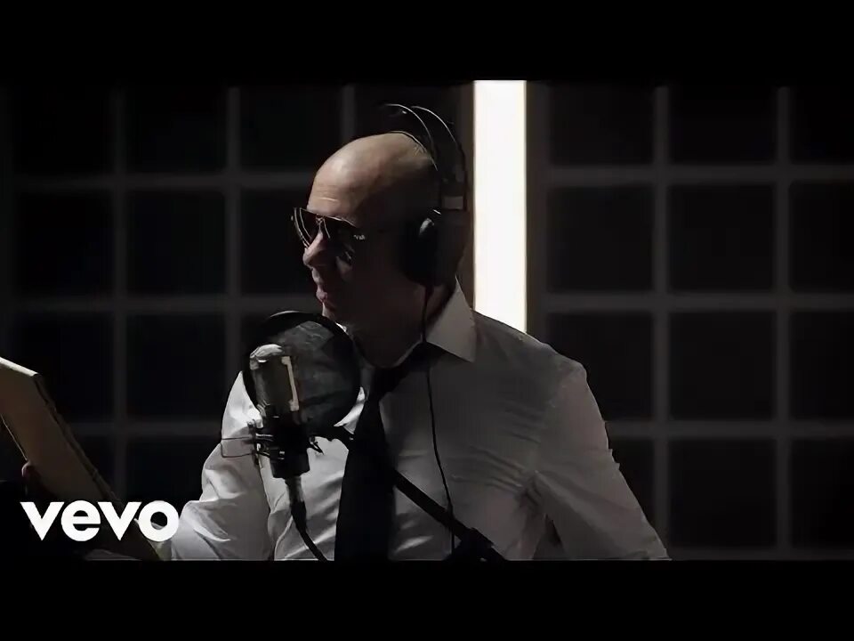Pitbull germany одежда. Pitbull celebrate. Pitbull celebrate. Питбуль рэппер 2022. Pitbull celebrate.