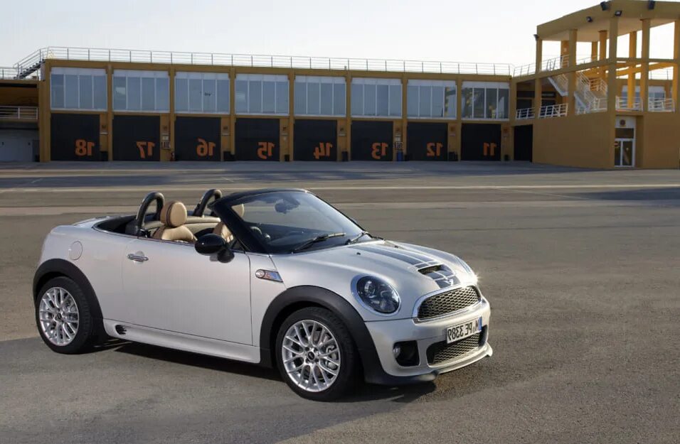 Двухместный мини. Mini Cooper родстер. Мини Купер Roadster. Mini Cooper Roadster Cabrio. Мини Купер двухместный.