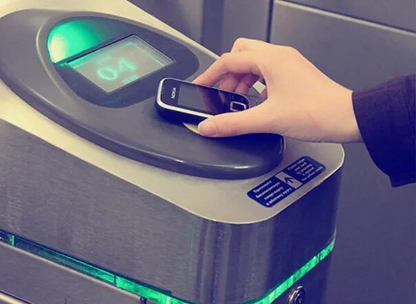 Проверь работает ли станция. NFC В метро. Турникет с NFC В метро Москвы. Валидатор в метро. Турникеты с датчиками NFC.