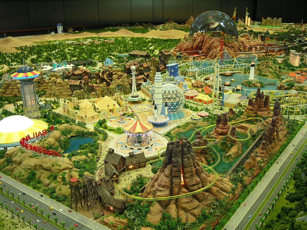 Парк развлечений Dubailand. Дубай Дисней парк. Dubailand Дубай. Дубай Диснейленд аттракционы.