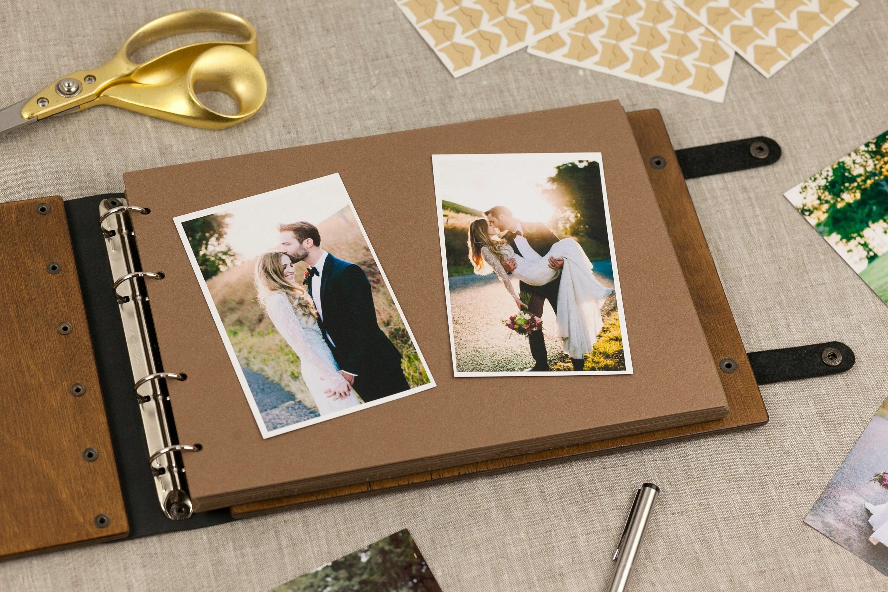 Старый семейный фотоальбом. Обложка семейного фотоальбома. Подарочный альбом своими руками. Подарочный альбом своими руками. Семейный фотоальбом с фотографиями.