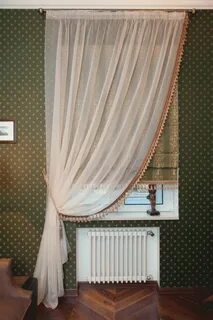 Окна с тюлью и шторами