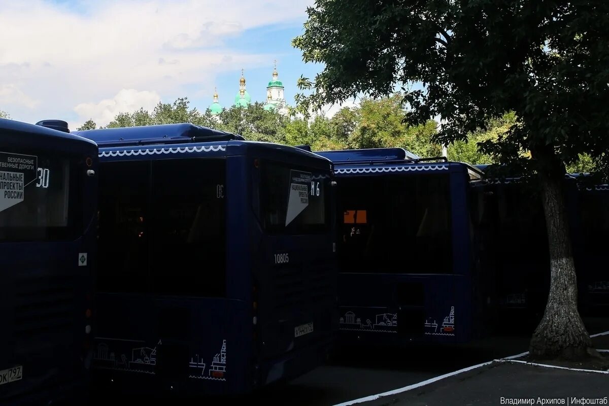 10 автобус астрахань. Астраханский автобус. Автобусы Астрахань. Автобусы со средней вместительностью Астрахань. Новые автобусы в Астрахани.
