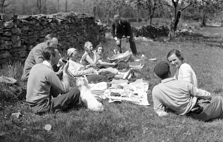 Picnic fare, early 1900s - Picnics and barbecues Vintage photos, Vintage photogr