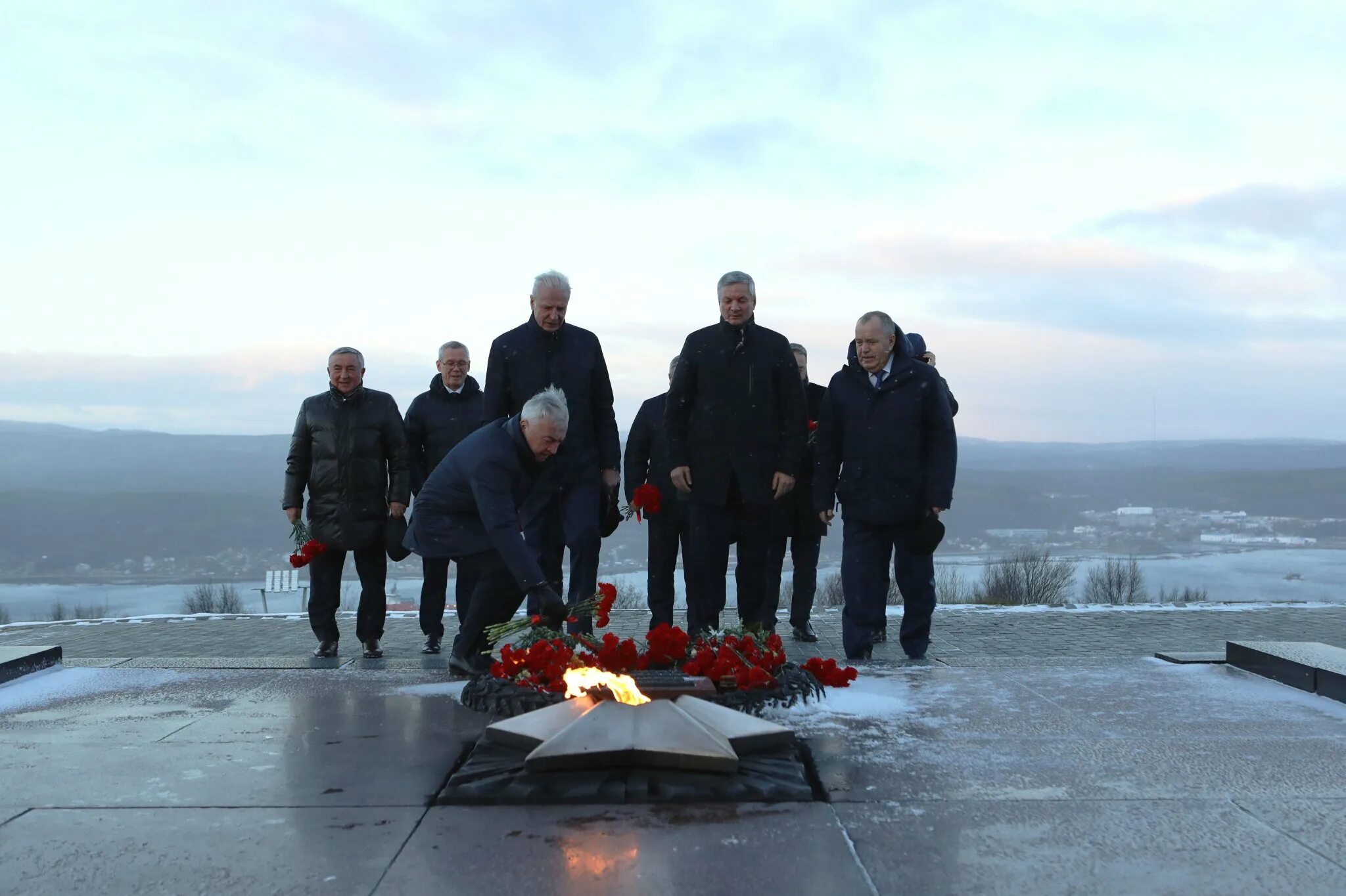 Мурманск 22 июня. Защитникам Заполярья Мурманск. Защитник Заполярья соревнования. Головко защитник Заполярья. Памятник защитникам неба Заполярья Мурманск.