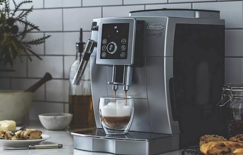 Как очистить от накипи кофемашину delonghi. Кофемашина Saeco Phedra. Декальцинация кофемашины Delonghi. Чистка кофемашины Делонги Магнифика. Кофемашина средство для декальцинации кофемашины.