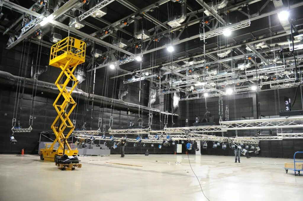 Хромакей съемочный павильон мосфильм. Павильон киностудии. Павильоны киностудии. Павильоны киностудии. Кинопавильон мшк.