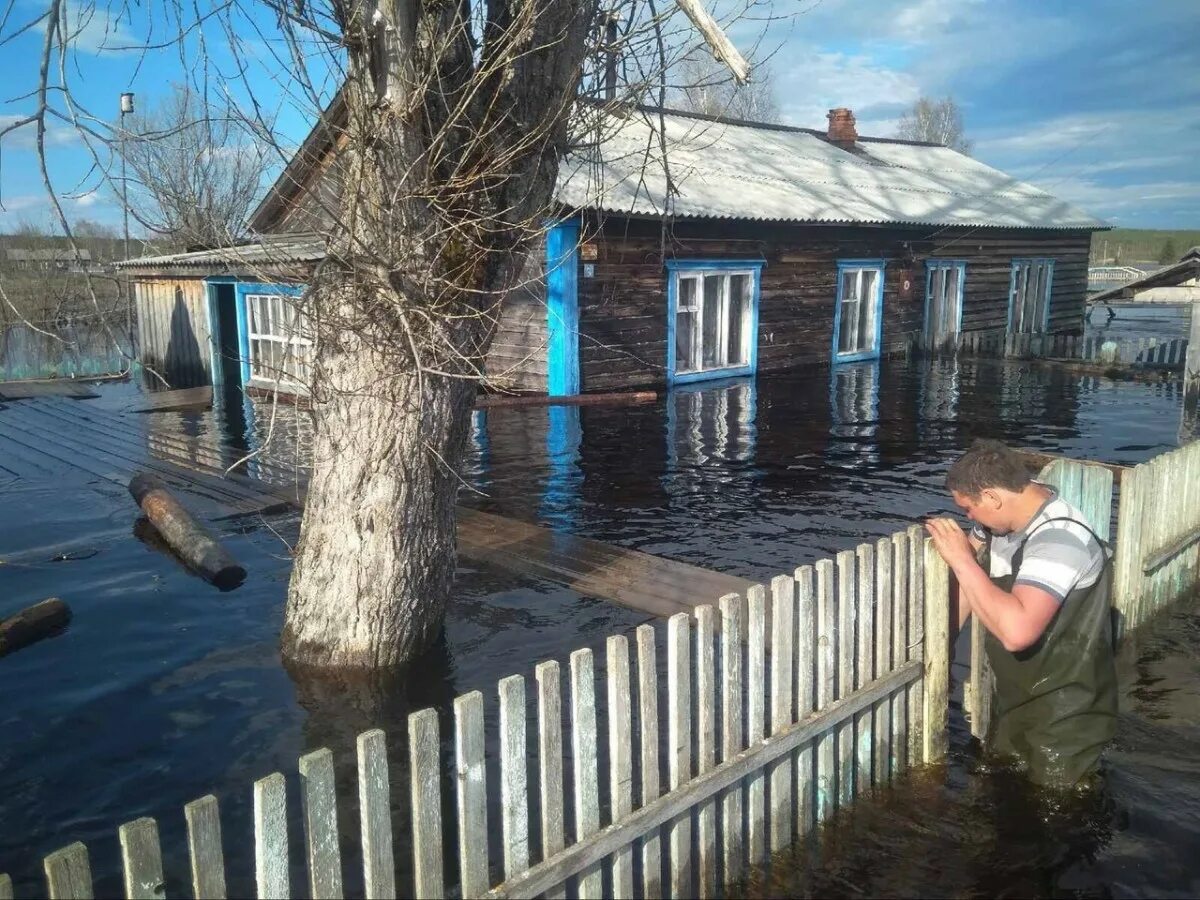 Уровень воды в реке кама. Оныл поселок Пермский край. Половодье поселок Усть черная Пермский край. Население посёлка Гайны Пермский край. Паводок в Пермском крае.