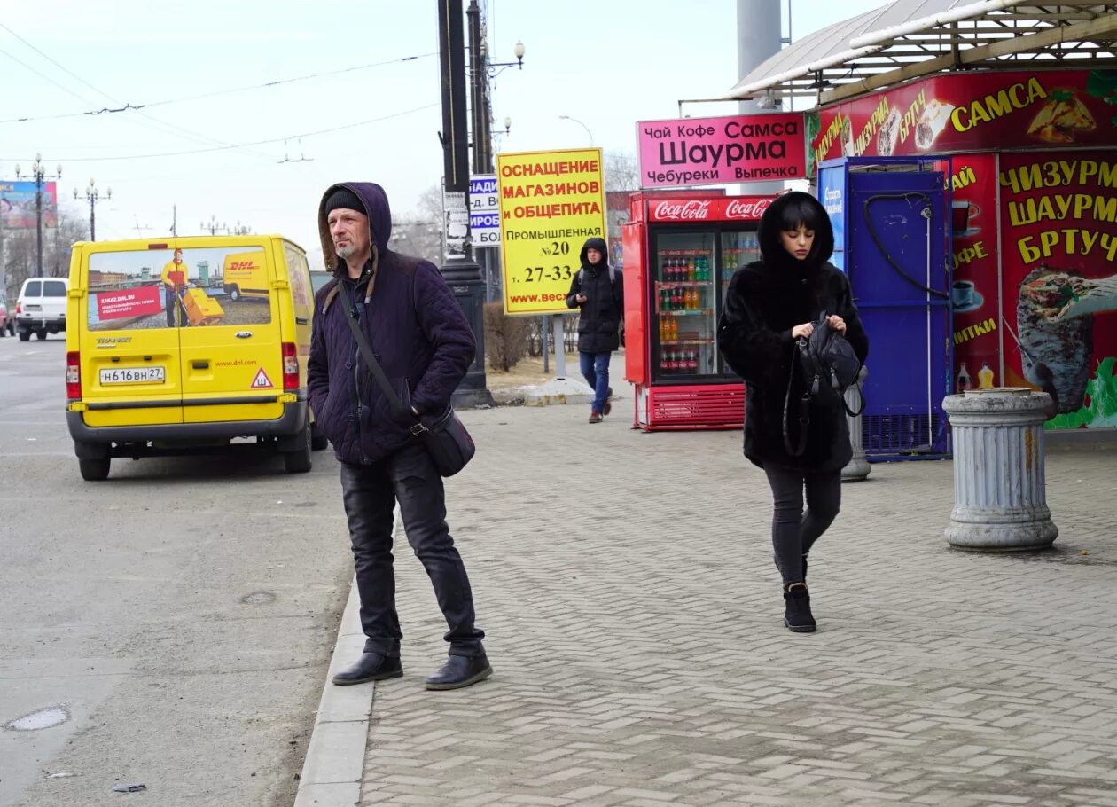 Ост хабаровск. Остановки Хабаровск. Автобус на остановке Хабаровск. Остановка Степная Хабаровск. Автовокзал Хабаровск остановка.