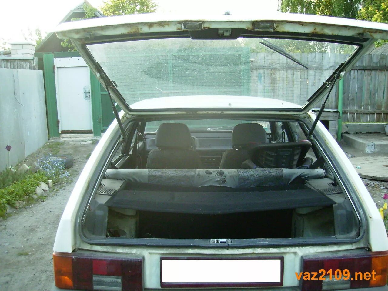 Багажник ВАЗ 2109. ВАЗ 2109 открытый багажник. Открытый багажник ВАЗ 2108. Крышка багажника ВАЗ 2109.