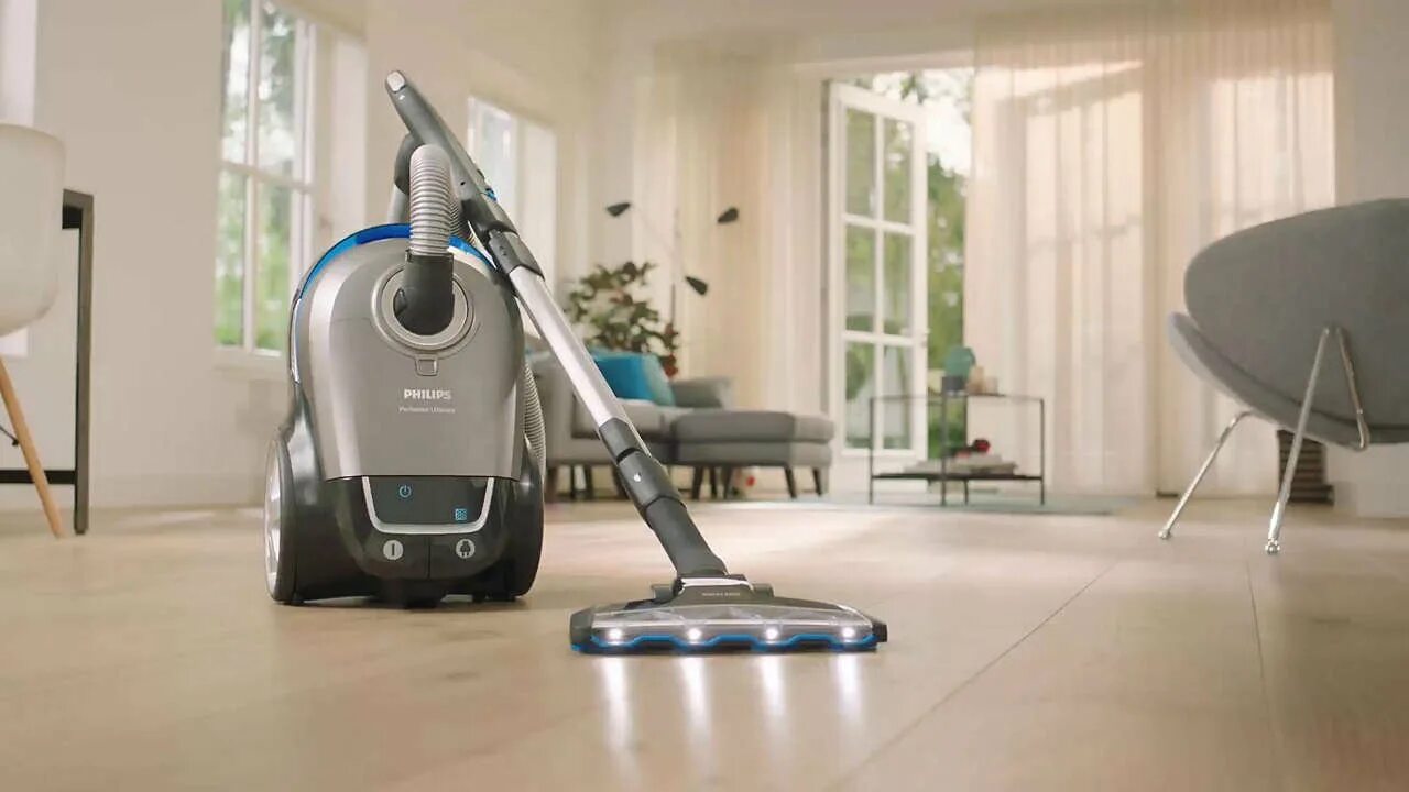 Какой самый моющий пылесос. Пылесос philips fc 6168/01. пылесос philips с подсветкой на щетке fc 8924. philips пылесос fc8924 щетка для ковра. пылесос филипс с подсветкой.