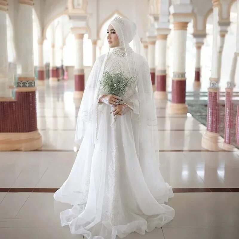 Мусульманская брачная. Свадебные платья мусульманские Вальдберис. Мусульманские Свадебные платья. Свадебные платья для мусульманок. Мусульманские платья для невесты.