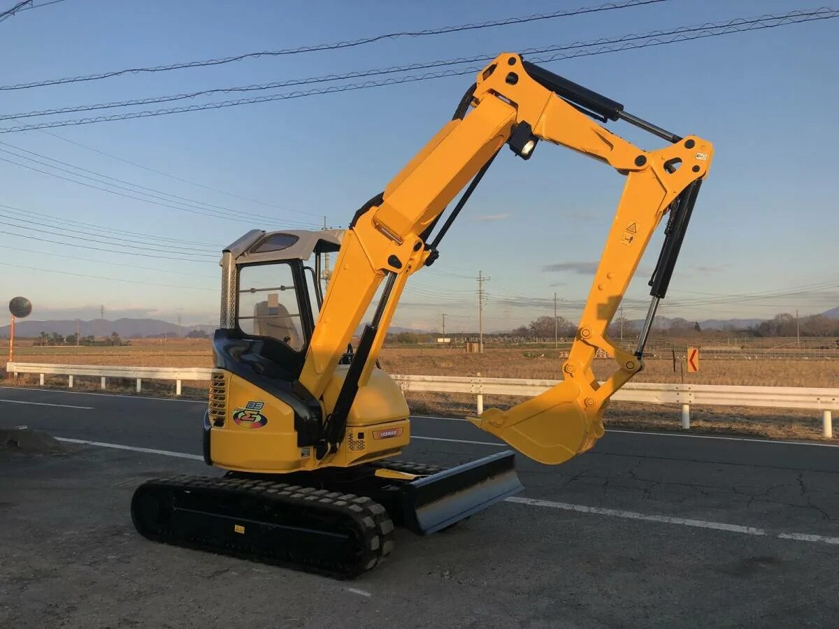 Yanmar b3-5. Экскаватор Yanmar b3σ. Мини экскаватор Янмар б3-5. Mitsubishi экскаватор 3 тонны.