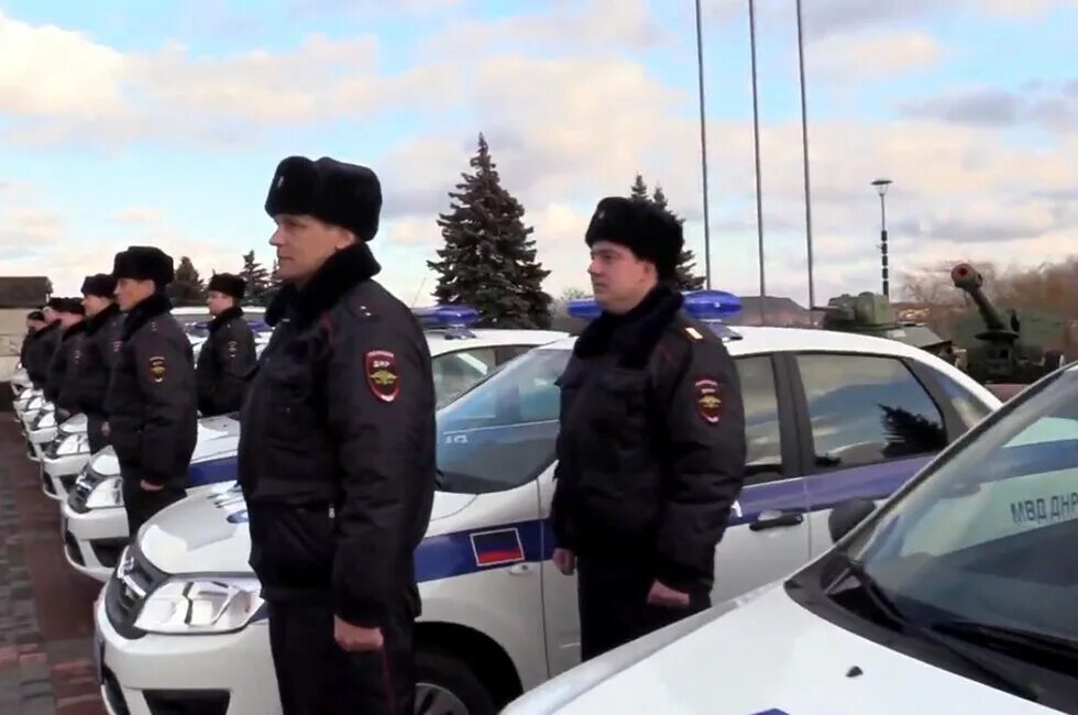 Вакансия охранник днр. Вневедомственная охрана МВД ДНР. Государственная служба вневедомственной охраны ДНР. Сотрудники полиции ДНР. Патруль МВД.