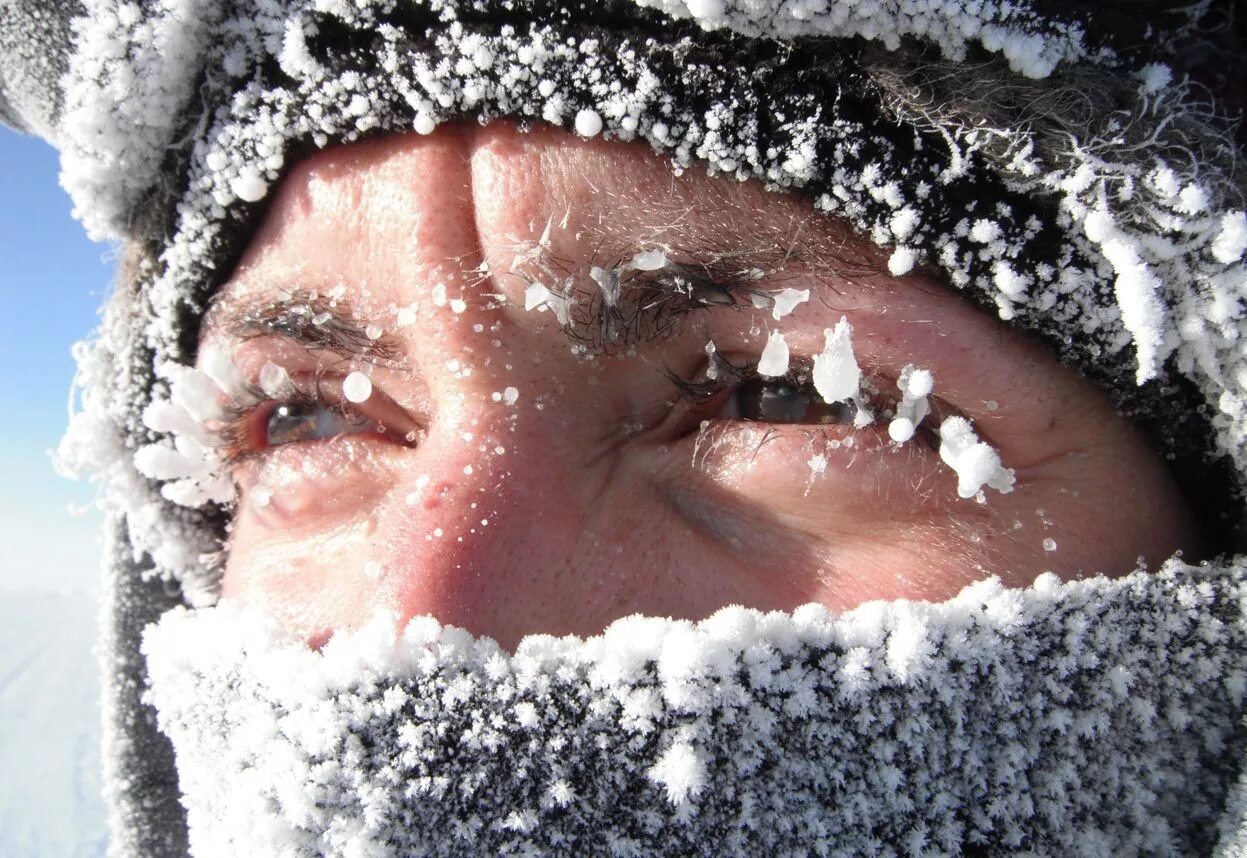 Сильный Мороз. Суровая зима. Холодная зима. Иней на ресницах. Cold лицо