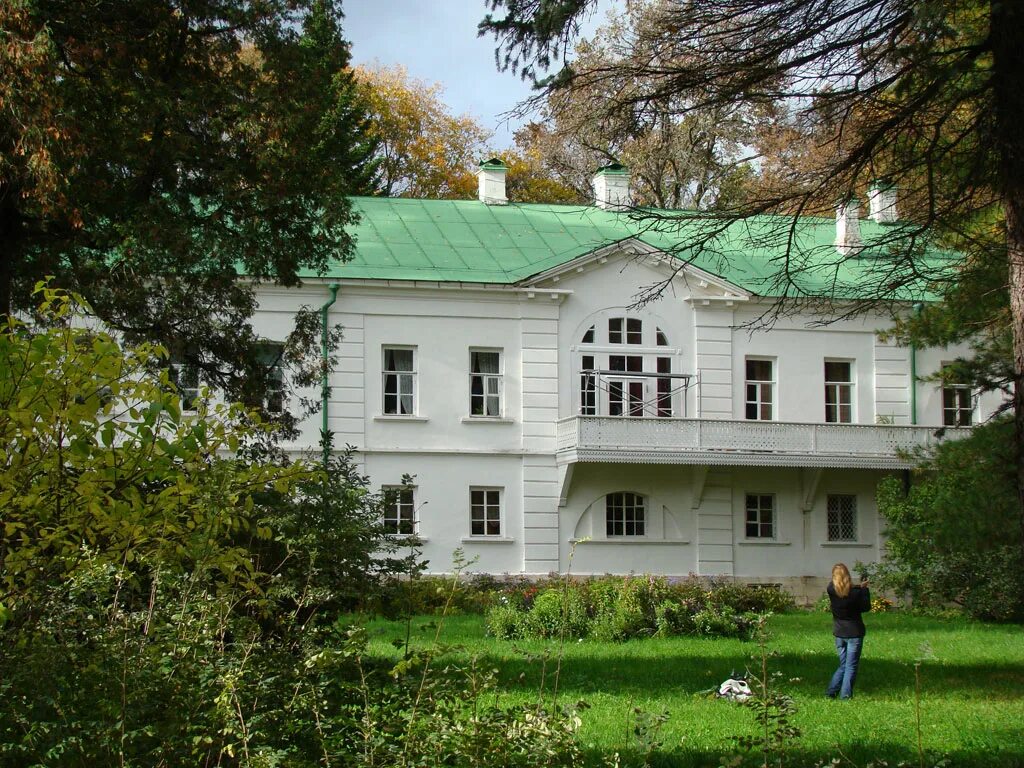 Дом толстого в ясной. Музей-усадьба л н Толстого Ясная Поляна. Ясная Поляна Лев Николаевич толстой. Ясная Поляна Лев Николаевич толстой дом. Лев толстой музей Ясная Поляна.