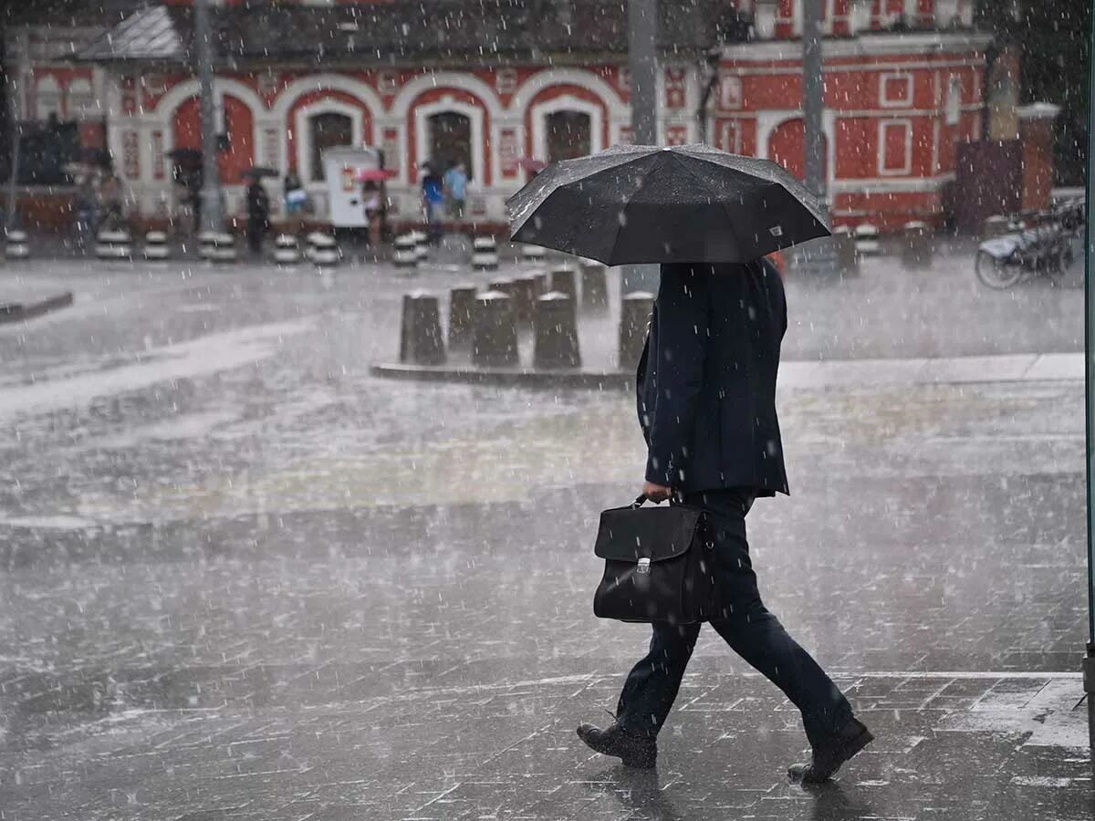 Какой ветер был в москве. Погода в Москве. Дождливый март. Летний дождь в Москве. Погода в Москве на сегодня.