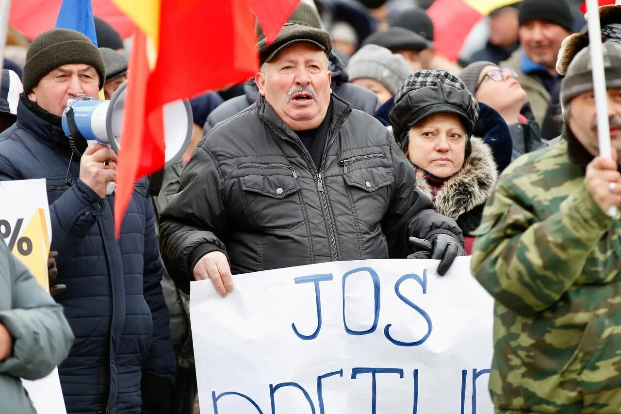 Массовый митинг. Социалистическая партия Сербии на митинге. Митинги в Росси партиями. Против власти. Организовать протест