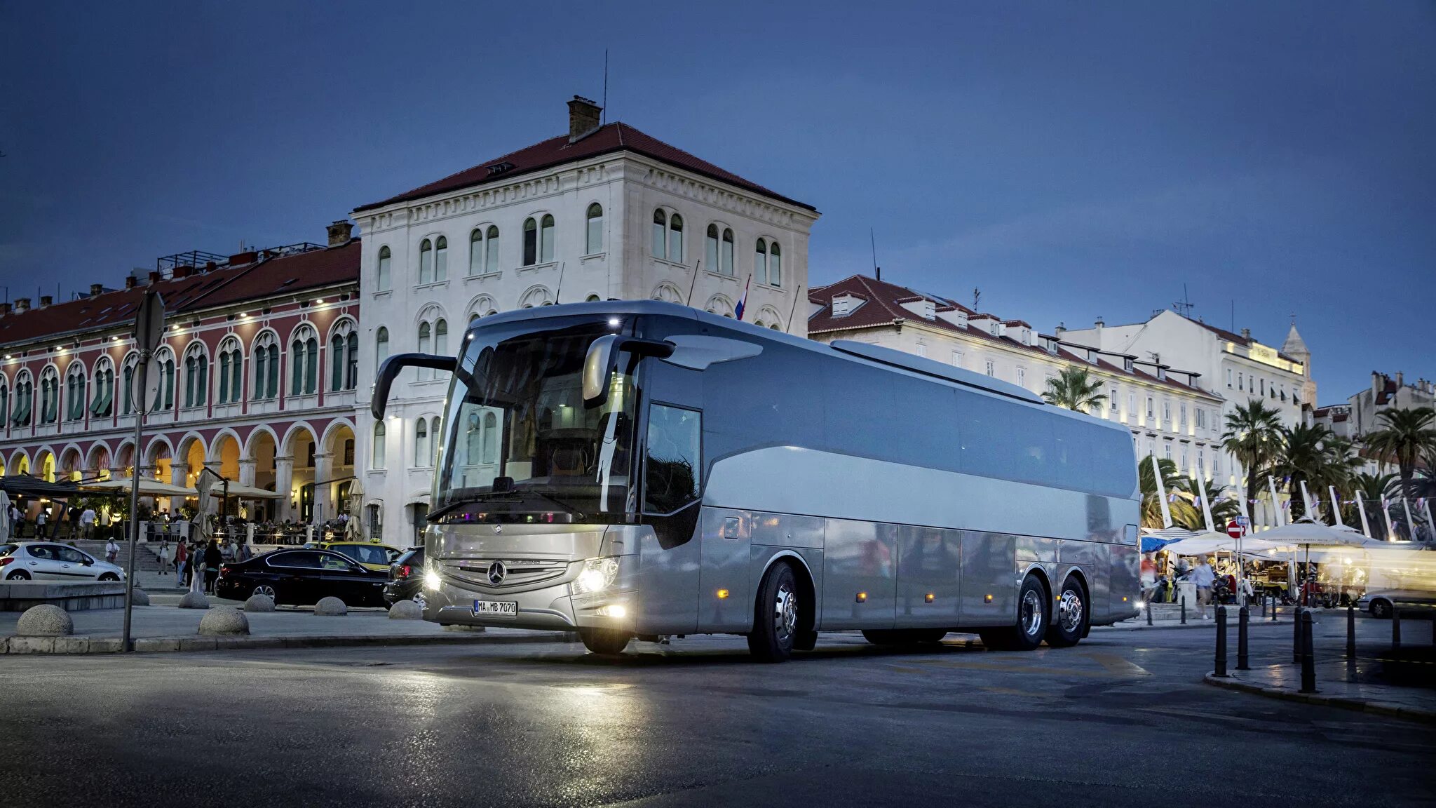 Автобусный тур в италию из минска. Mercedes-Benz Tourismo. Mercedes-Benz Tourismo m/3. Van Hool Neoplan. Туристический автобус.