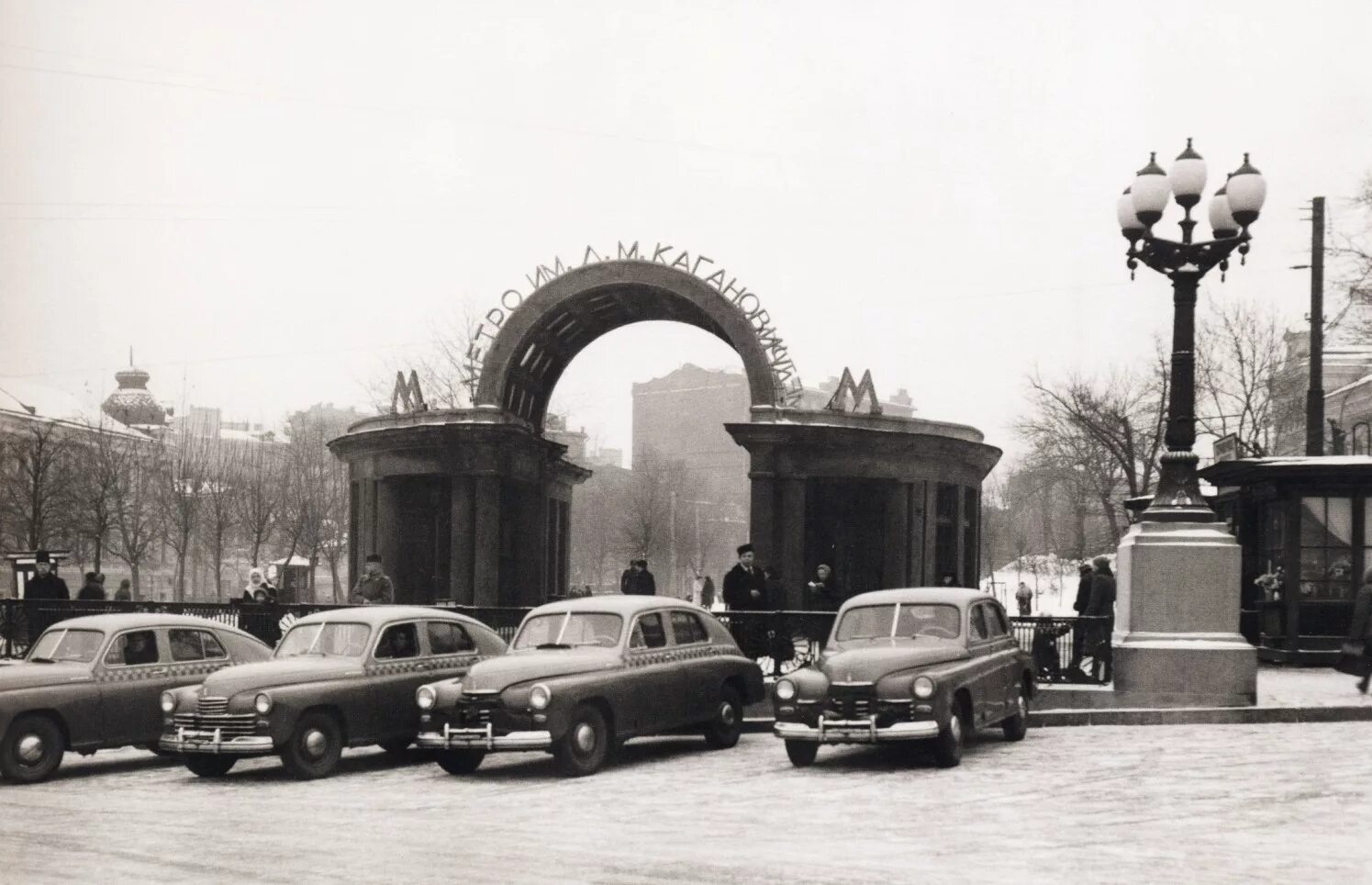 1950 е годы. Москва Наум Грановский 30-е. Старая Москва 50 е. Москва 50 годов. Павильон метро Кропоткинская Наума Грановского.