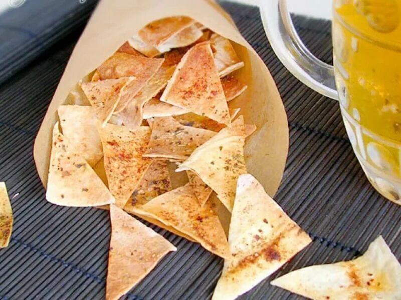 Домашние чипсы из лаваша. Чипсы из лаваша лавашидзе. Снеки из лаваша. Лаваш с кунжутом. Чипсы из лаваша.
