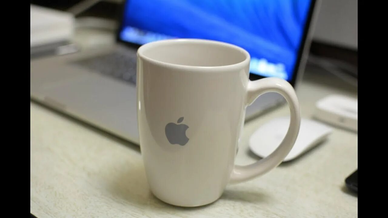 Кружки Apple. Кружка айфон. Чашка Apple. Кружка от Apple. Apple cup