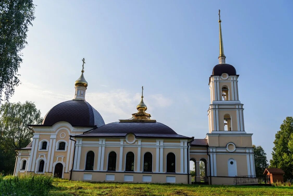 Храм Рождества Пресвятой Богородицы Никольское Калужская область. Село Никольское Калужская область храм. Церковь Рождества Богородицы Калужская область в Гостешево. Церковь село Никольское Калужской обл. Никольское калуга