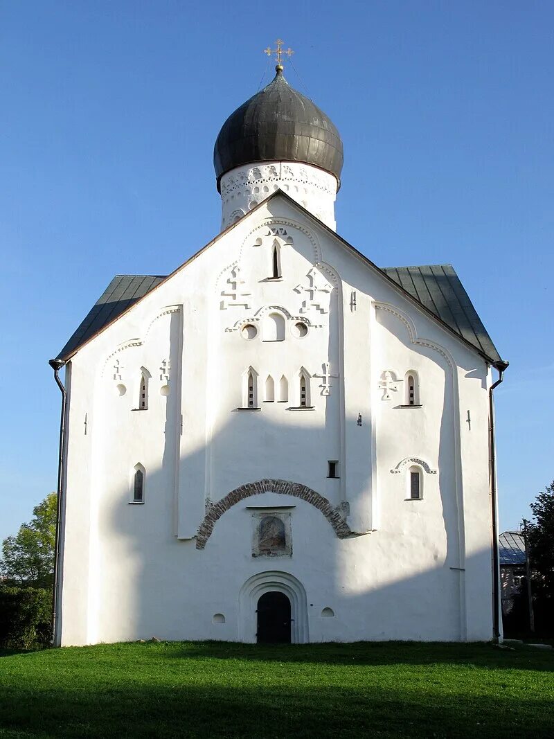 Зодчество 13 14 века. Церковь Спаса Преображения в Новгороде. Церковь Спаса Преображения на Ильине улице в Новгороде. Церковь в Новгороде 14 век. Церковь Спаса Преображения на улице Ильина Великий Новгород.