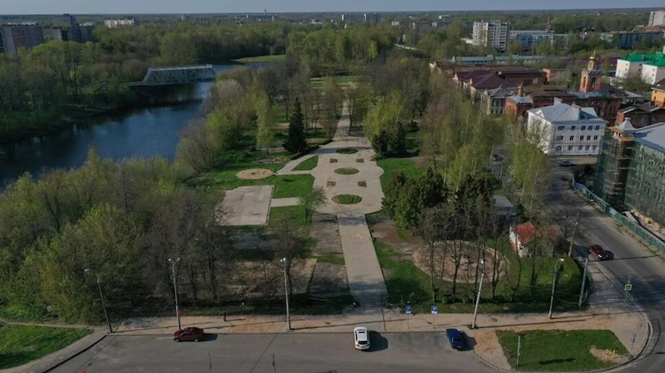 Сквер рыбинск работа. Городской сквер рыбинск. рыбинск сквер парк. городской парк рыбинск. рыбинск парк аттракционов.