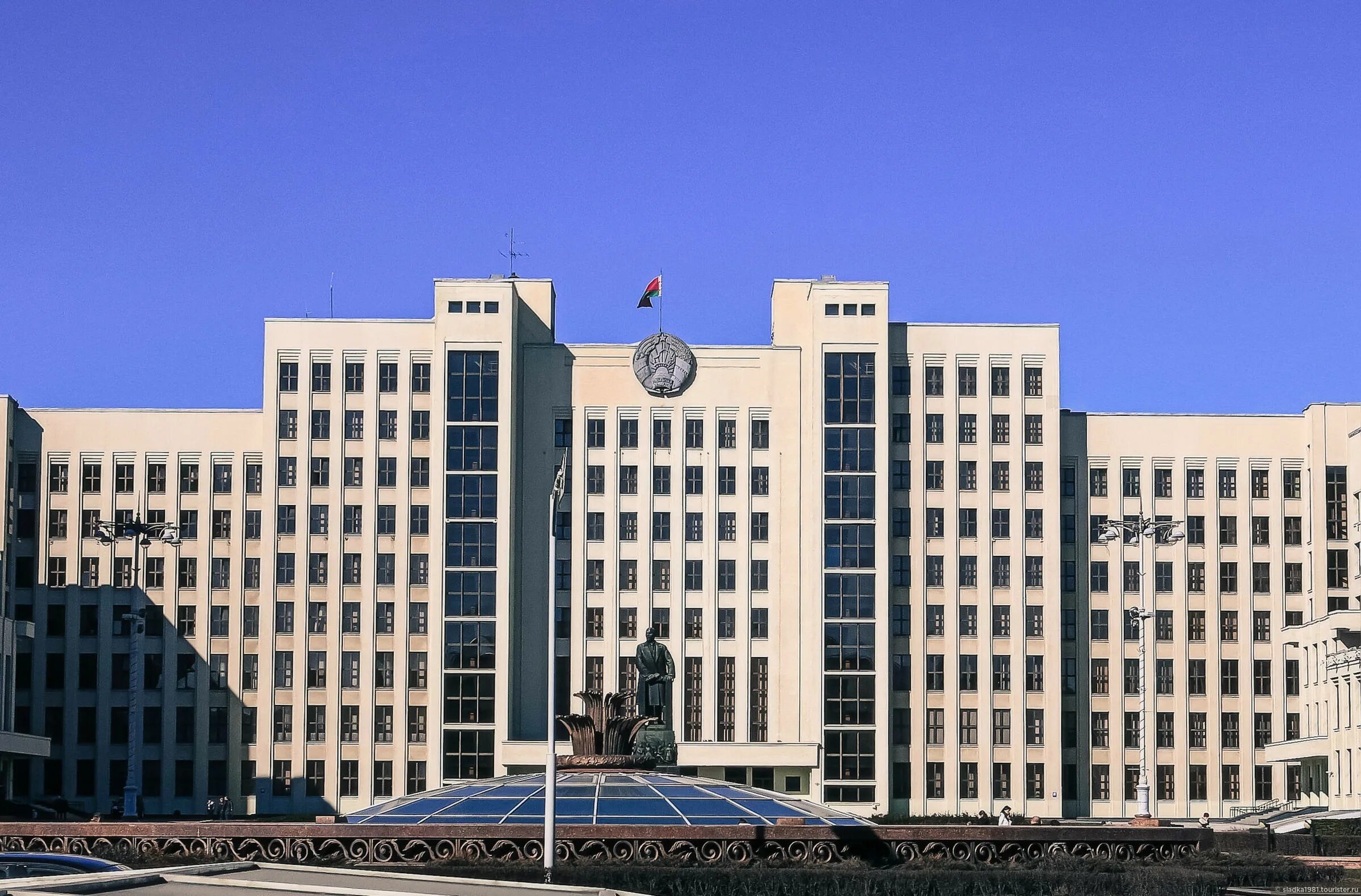 Дом правительства минск. Министерства рб минск. Здание совета министров рб. Дом правительства республики беларусь. Здание правительства белоруссии.