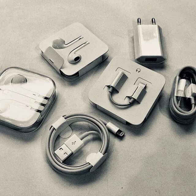 Аксессуары apple реклама. Аксессуары apple iphone. Оригинальные аксессуары apple. Аксессуары apple iphone. Аксессуары эпл оригинал.