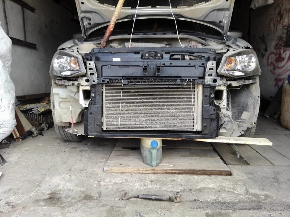 Впервые почистил радиаторы с разбором. - Volkswagen Polo Sedan, 1,6 л, 2014 года
