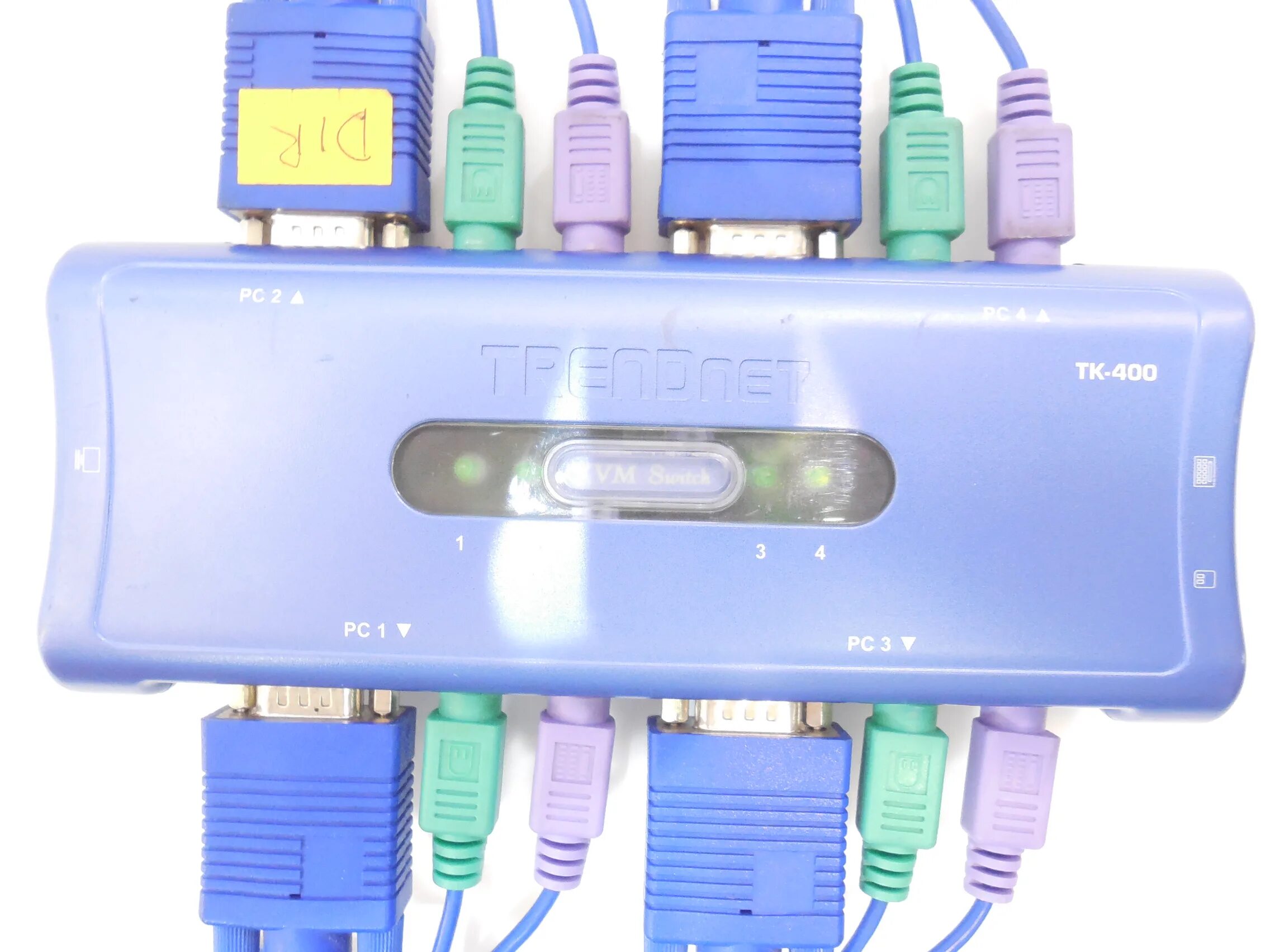 Trendnet tk. Trendnet tk-400 kvm switch. kvm переключатель trendnet tk-400k. kvm switch tk400. trendnet tk-400 что это.