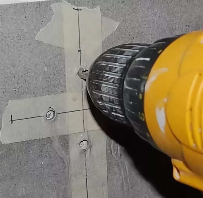 Вырезка отверстий в керамической плитке. Сверло для плитки в ванной. Сверление отверстий в плитке. Сверление отверстий в керамической плитке. Просверлить плитку в ванной не сломав.