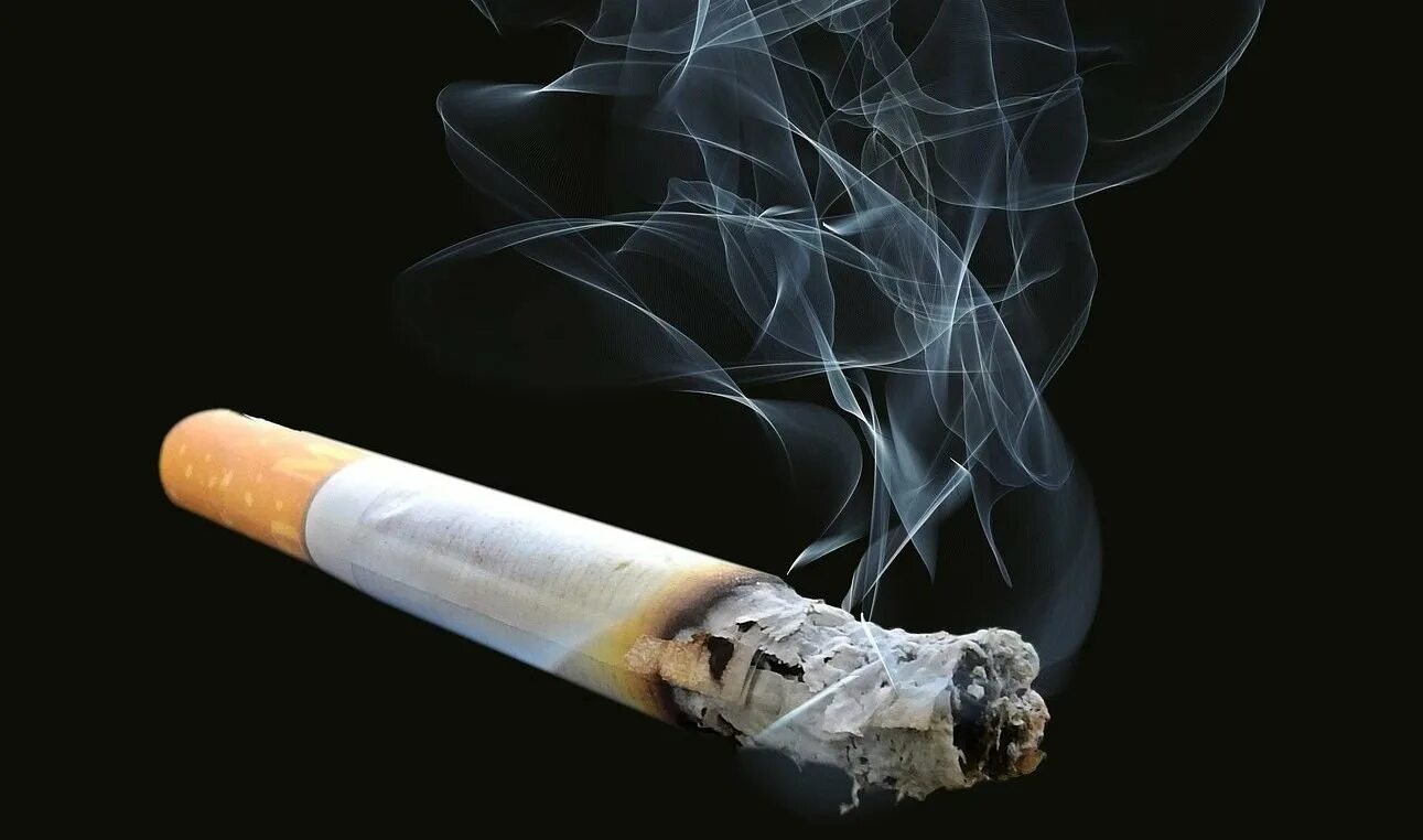 Вновь сигарета. Курение табака. Табак курение. Табачный дым.