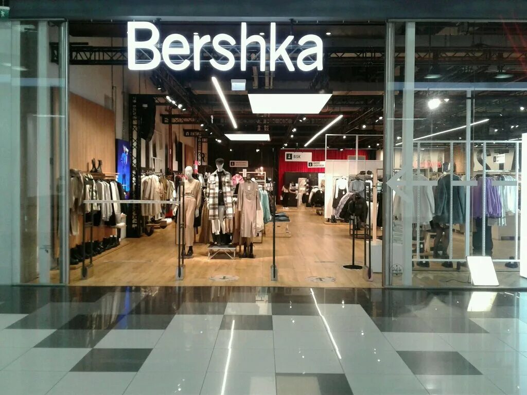 Магазин одежды тагил. Bershka Нижний Тагил депо. Bershka Нижний Новгород фантастика. Бершка Нижний Тагил открытие. Модис Нижний Тагил.