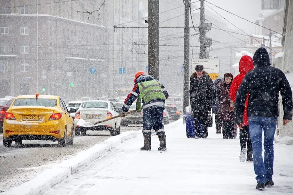 Сколько сегодня снег. Снегопад в Москве. Снег в Москве сейчас. Снегопад в Москве сегодня. Москва сегодня.