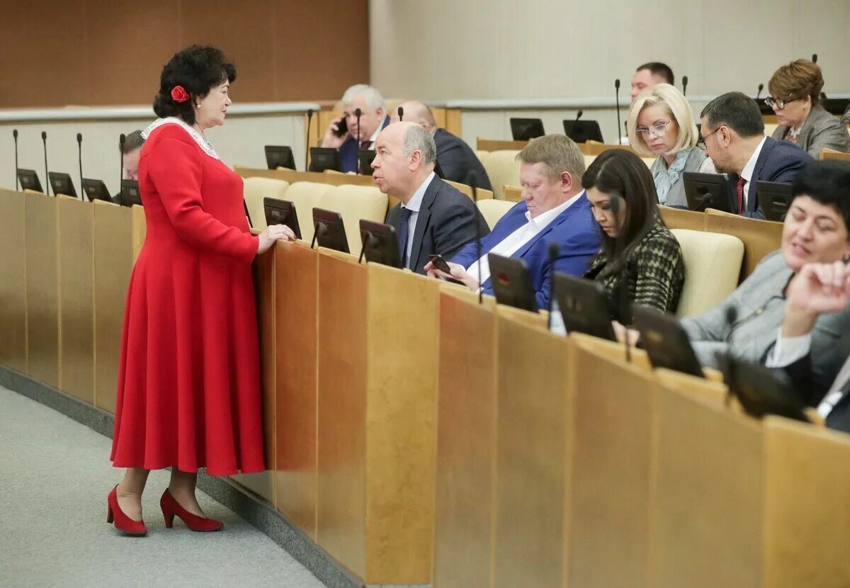 Депутат буцкая татьяна викторовна. Женщин и детей государственной думы. Государственная дума депутаты единороссы. Нина останина депутат. Женщин и детей государственной думы.