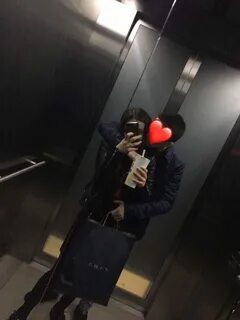 Мальчик и девочка в лифте