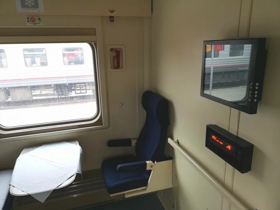 Вагон купейный штабной. Плацкарт пассажиры. 010а псков поезд. Твз 61-4186. Вагон.