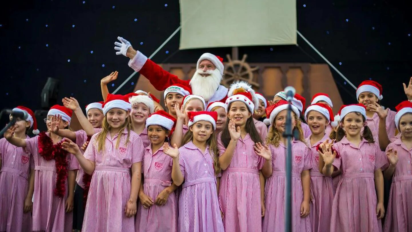 Рождественский хор. Новый год хор. Рождественский хор в Англии дети. Новогодний детский концерт. Новый год хорам